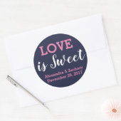 Liebe ist Sweet Pink Navy Blue Wedding Engage Gefa Runder Aufkleber (Umschlag)