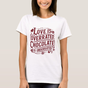 LIEBE IST ÜBERBEWERTET. SCHOKOLADE IST UNTERBEWERT T-Shirt