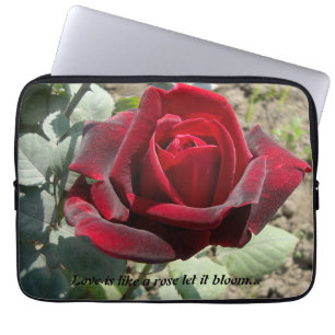 Liebe ist wie eine Rose Computerärmel. Laptopschutzhülle