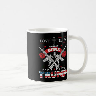Liebe Jesus. Schießpistolen. Und wählen Sie Trump Kaffeetasse