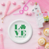 Liebe Kleeblatt Kleiner Text in der irischen Schri Pappteller (Party)