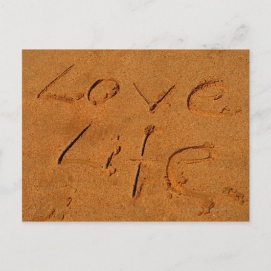 "Liebe-Leben" geschrieben in Sand Postkarte (Vorderseite)