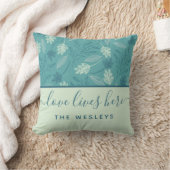 Liebe lebt hier Familienname Throw Kissen (Decke)