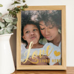 Liebe lebt hier Herzfamilie Foto Gold Foliendrucke<br><div class="desc">Foto drucken mit Ihrem Foto mit Liebe in Goldfolie mit niedlichem Herz.</div>