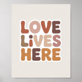 Liebe lebt hier Minimalistische Boho-Typografie Poster (Vorne)