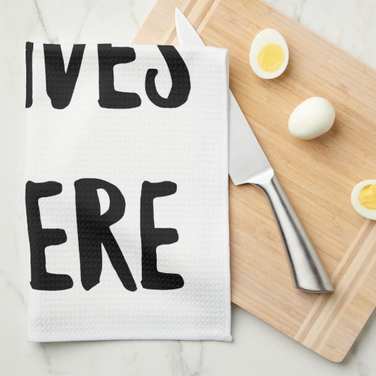 Liebe lebt hier Monogramm Weiß Handtuch (Viertel Falte)