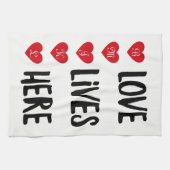 Liebe lebt hier Monogramm Weiß Handtuch (Horizontal)