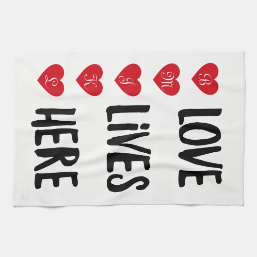Liebe lebt hier Monogramm Weiß Handtuch (Horizontal)