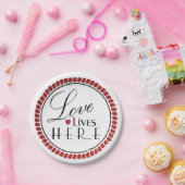 Liebe lebt hier Typografie Pappteller (Party)