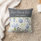 Liebe lebt hier und nennt Throw Pillow Kissen (Decke)