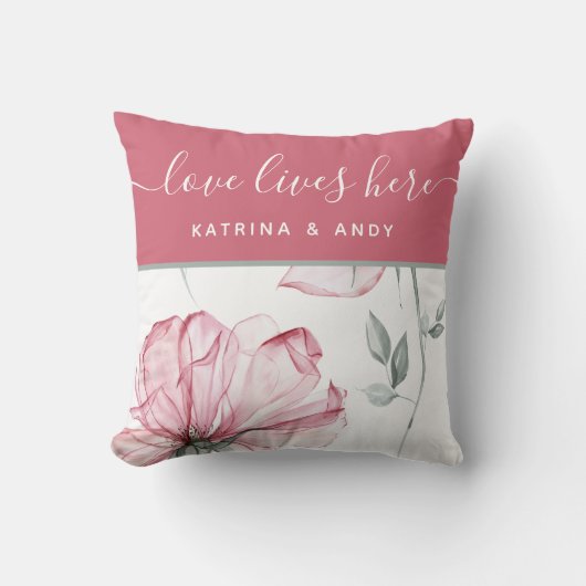 Liebe lebt hier und nennt Throw Pillow Kissen (Vorderseite)