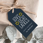 Liebe, Licht und Gitter | Hanukkah Geschenkanhänger<br><div class="desc">Dress up your Hanukkah Geschenke mit diesen festlichen Tags. Das Design zeichnet sich durch einen marineblauen Hintergrund mit "Liebe,  Licht,  Latkes" in weißer Schrift aus,  die mit goldgelben Sternen besticht. Passen Sie mit einem Namen und/oder personalisierten Hanukkah Gruß. Leere auf der Rückseite.</div>