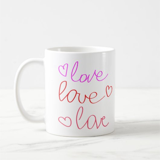 Liebe, Liebe, Liebe in Messy Cursive Schreiben in Kaffeetasse (Links)