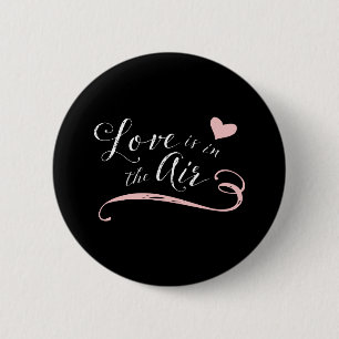 Liebe liegt in der Luft - Vintage-Schultafel-Stil Button