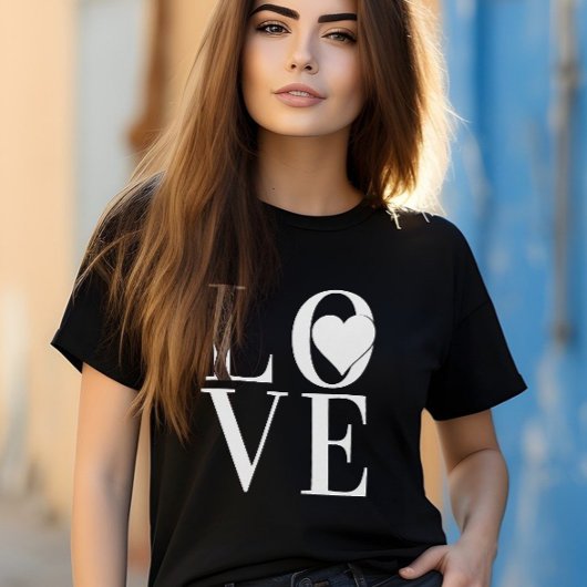 Liebe-Logo-Design mit weißem Text und Herz T-Shirt