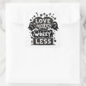 Liebe macht sich weniger Sorgen Quadratischer Aufkleber (Tasche)