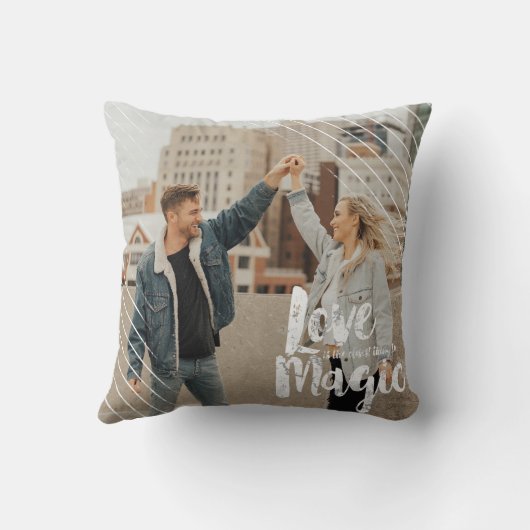 Liebe Magic | Modern Grunge Chalk Foto Overlay Kissen (Rückseite)