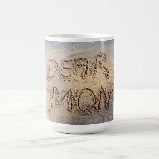 Liebe Mama, Sand schreibt Strand Liebe Tasse (Mittel)