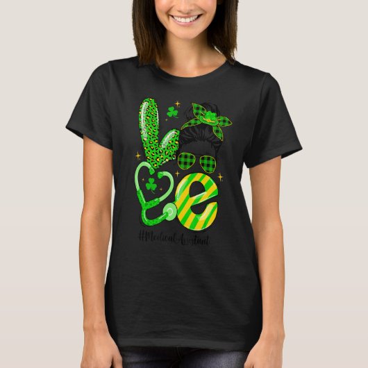 Liebe Medical Assistant Messy Bun Kleeblatt St Pat T-Shirt (Vorderseite)