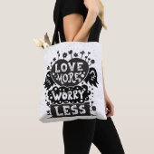 Liebe mehr Sorge weniger Tasche (Von Nahem)