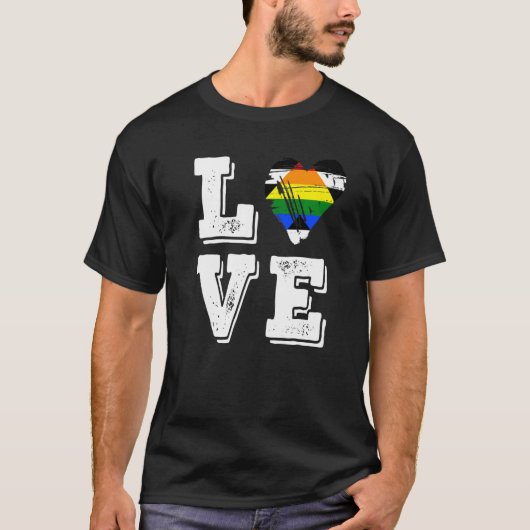 Liebe mit dem Alien-Pride-Flag geradeaus Flag T-Shirt (Vorderseite)