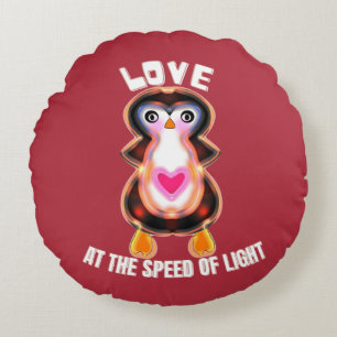 Liebe mit Lichtgeschwindigkeit Pinguin-Geschenk Rundes Kissen