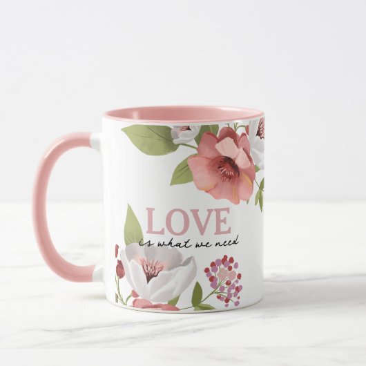 Liebe mit Tasse der rosa Blume (Links)