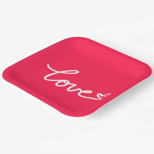 Liebe mit weißem Text auf rosa Pappteller (Gewinkelt)