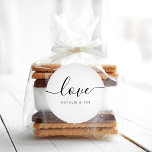 Liebe Moderne Kalligraphie Gastgeschenk Hochzeit C Runder Aufkleber<br><div class="desc">Liebe Gefallen Sticker mit moderner Kalligraphie für die Begrüßungstasche. Das Design zeichnet sich durch ein modernes Skripttextlayout aus. Um erweiterte Änderungen vorzunehmen,  wählen Sie bitte unter Personalisieren dieser Vorlage die Option "Klicken Sie auf,  um weitere Anpassungen vorzunehmen".</div>