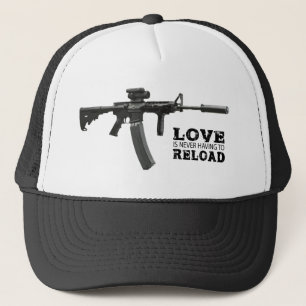 Liebe muss nie AR-15 neu laden Truckerkappe