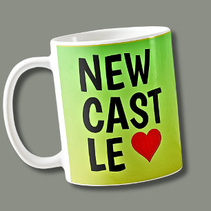 Liebe NEWCASTLE (oder Ihr Text) Herz auf Grün Gold Kaffeetasse