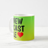 Liebe NEWCASTLE (oder Ihr Text) Herz auf Grün Gold Kaffeetasse (Vorderseite Links)