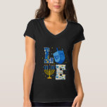 LIEBE Niedlich Hanukkah Chanukah Dreidel Menorah M T-Shirt<br><div class="desc">Dies ist ein großartiges Geschenk für Ihre Familie,  Freunde während der Hanukah-Urlaub. Sie werden sich freuen,  dieses Geschenk von Ihnen während des Hanukkah-Urlaubs zu erhalten.</div>