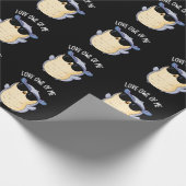 Liebe Owl of Me Funny Bird Pun Dark BG Geschenkpapier (Ecke)