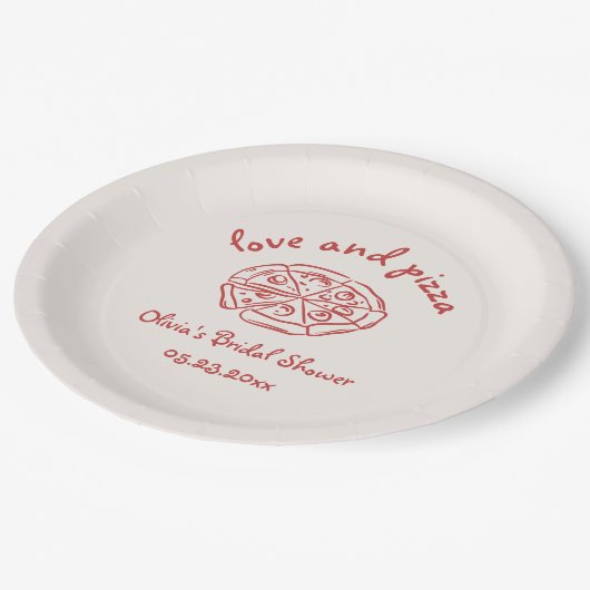 Liebe & Pizza Italienisches handgezeichnetes Braut Pappteller (Schrägansicht)