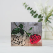 Liebe Rote Rose Blume Rustikales Holz Postkarte (Stehend Vorderseite)