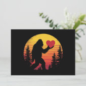 Liebe Sasquatch Sunset Einladung (Stehend Vorderseite)