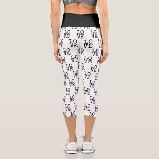 LIEBE Schwarz-Weiß Typografie Hoch Taille Capri Leggings (Rückseite)