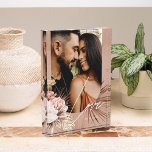 Liebe Script Boho Wasserfarbe Blumenstrauß Arch Fotoblock<br><div class="desc">Ein wunderschönes Foto-Sake-Geschenk für die Neuvermählten. Wunderschön gestaltetes, modernes bohemianisches Foto mit tropischen Blumen und bohischen botanischen Blume und tropischer Vegetation. Moderne geometrische Formen in Verbindung mit einer schönen, modernen Boho-Farbpalette schaffen dieses elegante Hochzeitsfest-Foto. "Liebe" Skript-Foto überabspielen, anpassen Sie mit dem Hochzeitstag und das Foto des Paares in einem modernen...</div>