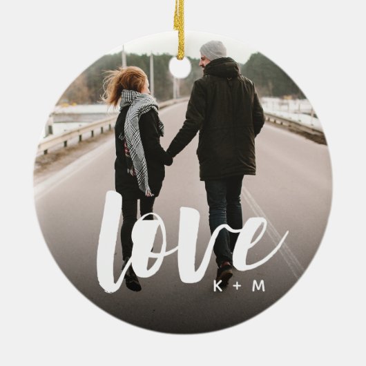 Liebe Script Overlay Personalisierte Paare Foto Keramik Ornament (Hinten)
