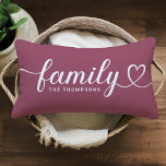 Liebe Script Rose Wein Custom Monogram Lendenkissen<br><div class="desc">Moderne und stilvolle Kissendesign mit individueller Lumbalform-Kissengestaltung mit einfacher und minimaler "Family" Typografie mit blüh- und Herzdetails. Personalisieren Sie den unten stehenden Großtext mit einem Mono oder Jahr festgelegt. Die Rose- und Weißweinfarben können verändert werden.</div>