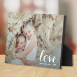 LIEBE Script Tabletop Easel Foto Fotoplatte<br><div class="desc">Diese hübsche Tischplatte aus Foto ist mit einem eingebauten Sockel versehen, um Ihr Lieblingssymbol unzerbrechlich darzustellen. Enthält die LIEBE eines Wortes in einem schönen weißen Skript (kann gelöscht oder geändert werden) und alle anderen Informationen, die Sie gewollt haben. Erstellen Sie einen Sake, um als Geschenke oder für sich selbst zu...</div>