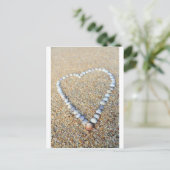 Liebe Sea Muschel am Sandstrand Postkarte (Stehend Vorderseite)