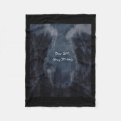 Liebe Selbst, Bleibe stark Fleecedecke (Vorderseite)