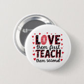 Liebe sie zuerst, lehren sie zweitens - Inspiratio Button (Vorne & Hinten)