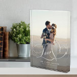 Liebe Skript elegante Hochzeit Foto Overlay benutz<br><div class="desc">Personalisieren Sie diese Liebe Herz-Kalligraphie Skript benutzerdefinierte Foto-Block mit den Namen der Braut und Bräutigam und Hochzeitstag und Ort. Könnte ein perfektes Sake-Geschenk für die Neuvermählten sein.</div>