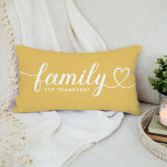 Liebe Skript Golden Yellow Custom Monogram Lendenkissen<br><div class="desc">Moderne und stilvolle Kissendesign mit individueller Lumbalform-Kissengestaltung mit einfacher und minimaler "Family" Typografie mit blüh- und Herzdetails. Personalisieren Sie den unten stehenden Großtext mit einem Mono oder Jahr festgelegt. Die Farben Weiß und Gelb können verändert werden.</div>