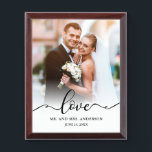 Liebe-Skript-Herr und Frau Wedding Foto Plaque Awardplakette<br><div class="desc">Liebe-eleganter Skript-Herr und Frau Wedding Foto</div>