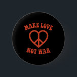Liebe statt Krieg Retro-Hippie-Friedenszeichen Button<br><div class="desc">Liebe statt Krieg Retro-Hippie-Friedenszeichen</div>