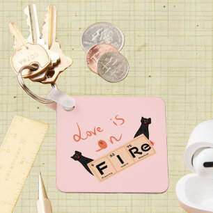 Liebe steht in Flammen   Lustiger Schlüsselanhänge Schlüsselanhänger